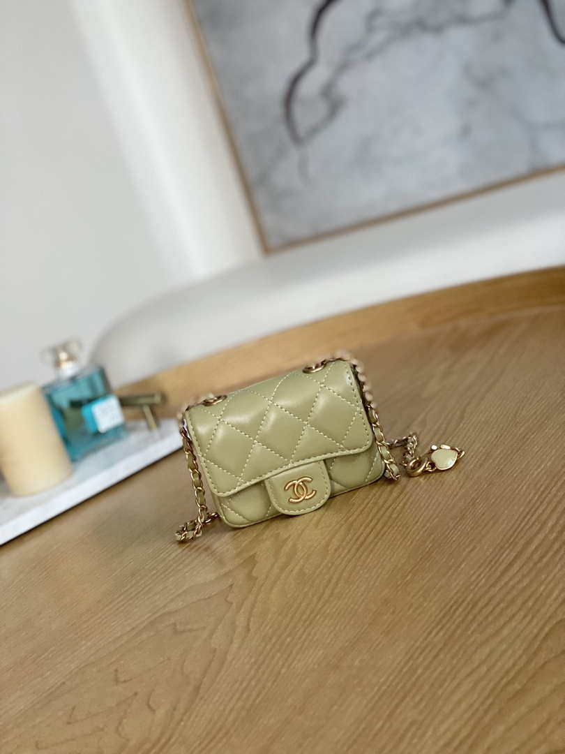 Chanel AP3037 BELT Bag Lambskin Enamel & Gold-Tone Metal Green