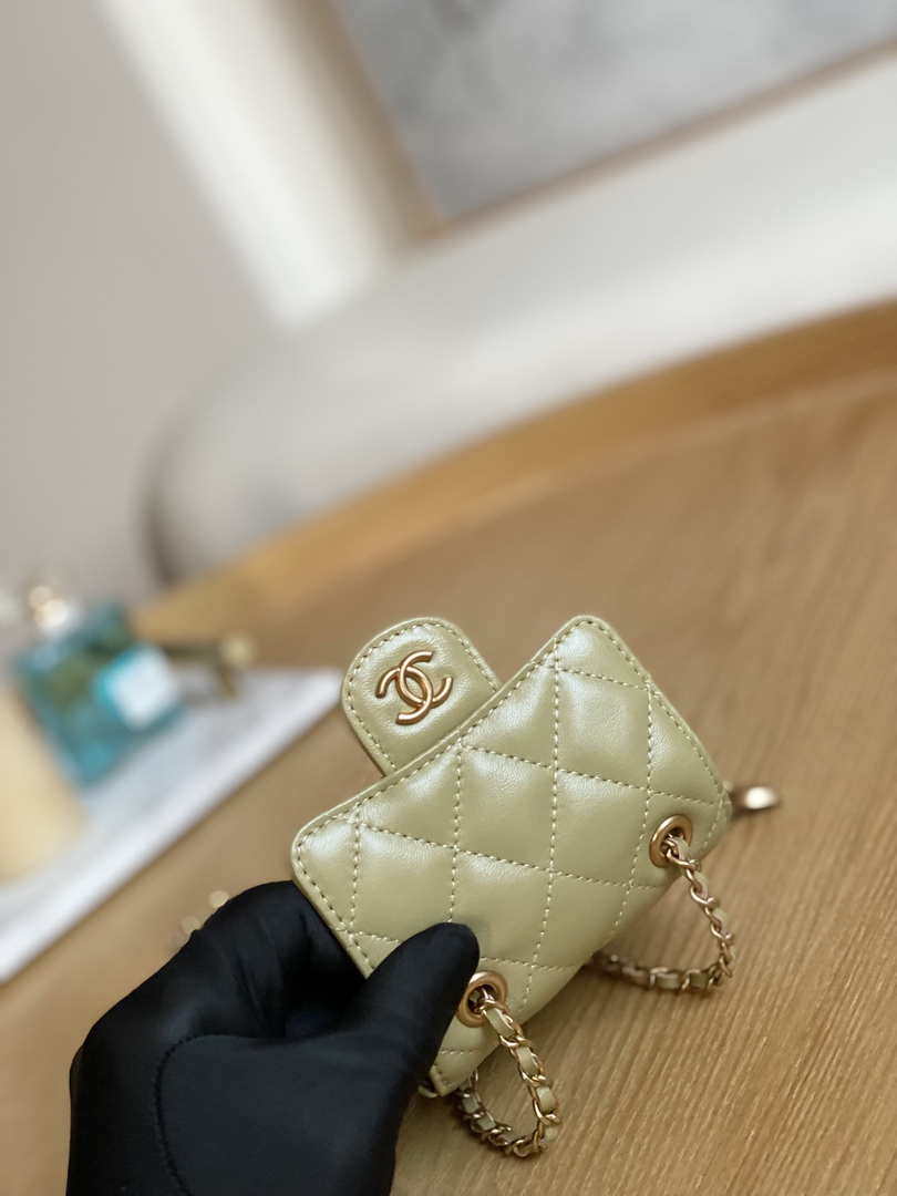 Chanel AP3037 BELT Bag Lambskin Enamel & Gold-Tone Metal Green - Default Title - View 3