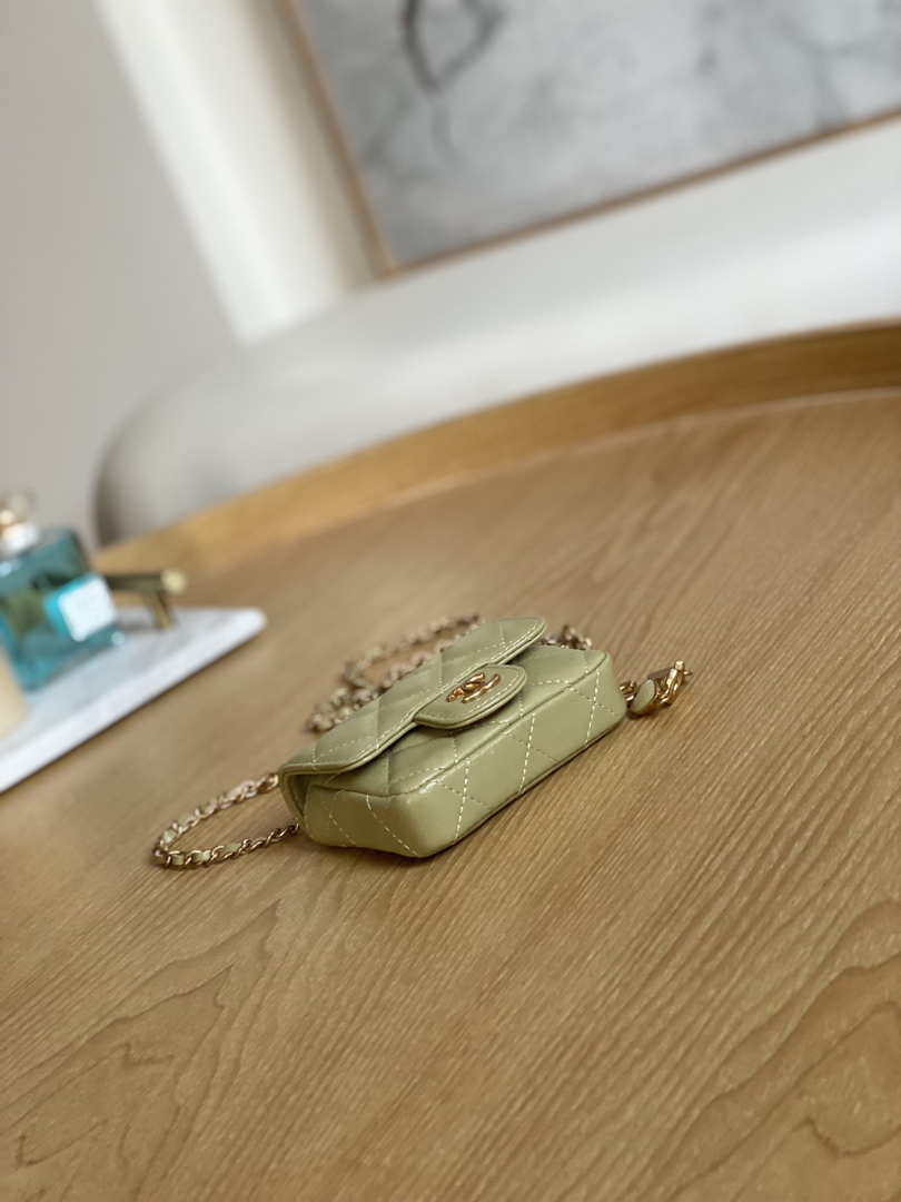 Chanel AP3037 BELT Bag Lambskin Enamel & Gold-Tone Metal Green