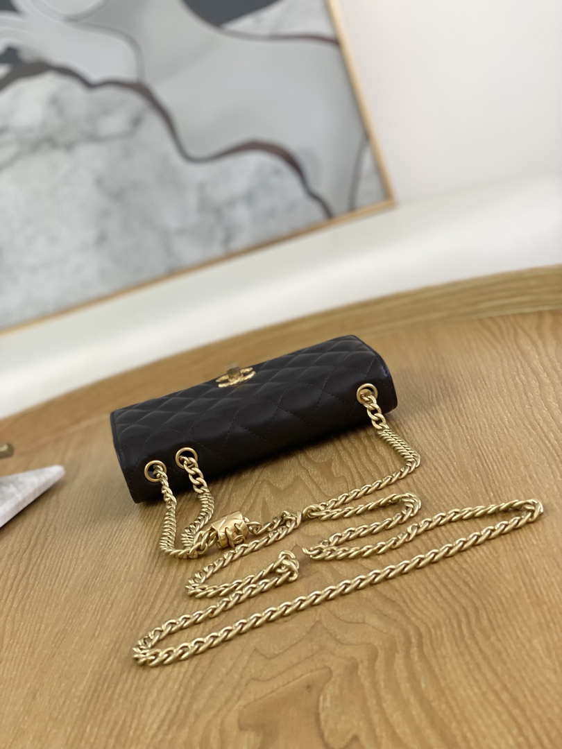 Chanel AP3043 WALLET ON CHAIN Lambskin & Gold-Tone Metal Green