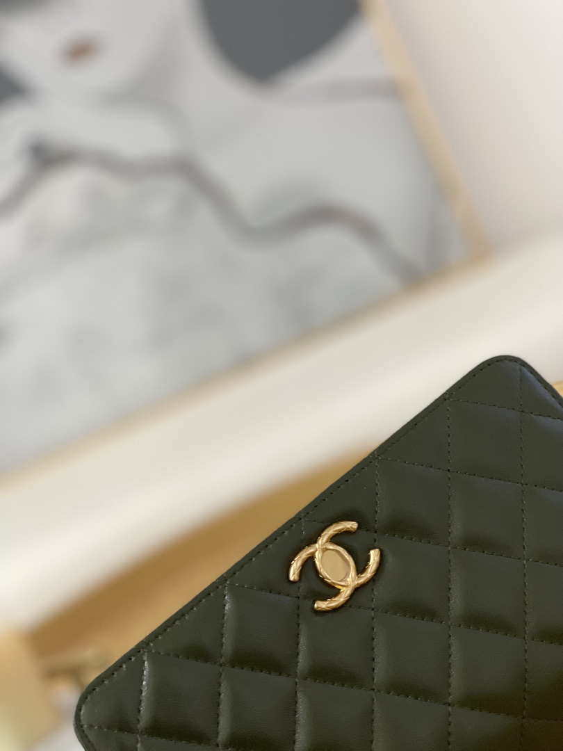 Chanel AP3043 WALLET ON CHAIN Lambskin & Gold-Tone Metal Green