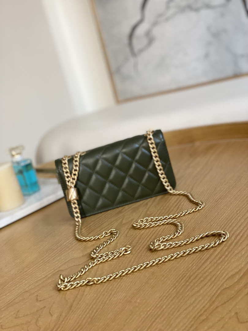 Chanel AP3047 FLAP Phone Holder With Chain Green Lambskin - Default Title - View 2