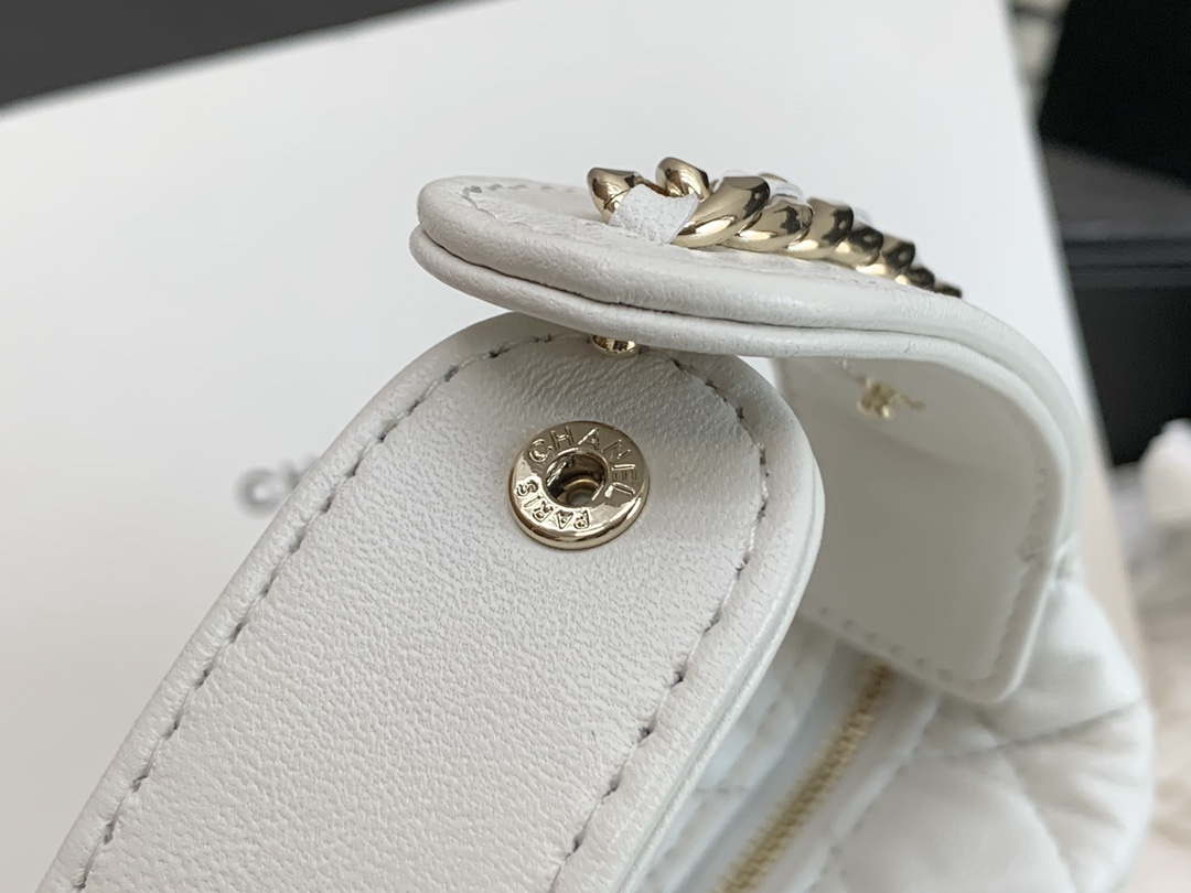 Chanel AP3095 Pouch Lambskin & Gold-Tone Metal White - Default Title - View 4