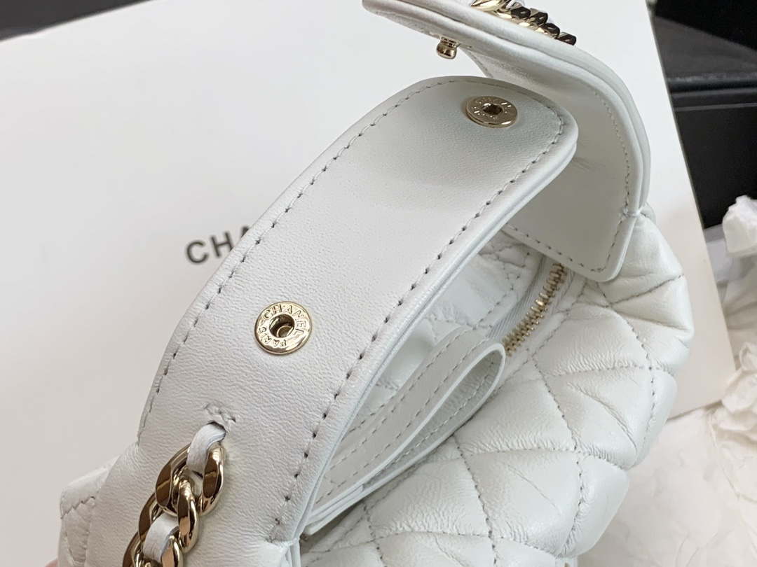Chanel AP3095 Pouch Lambskin & Gold-Tone Metal White