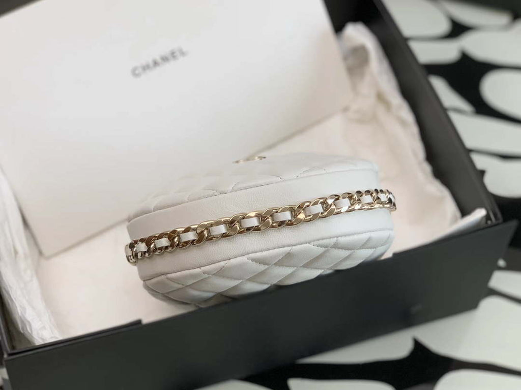 Chanel AP3095 Pouch Lambskin & Gold-Tone Metal White