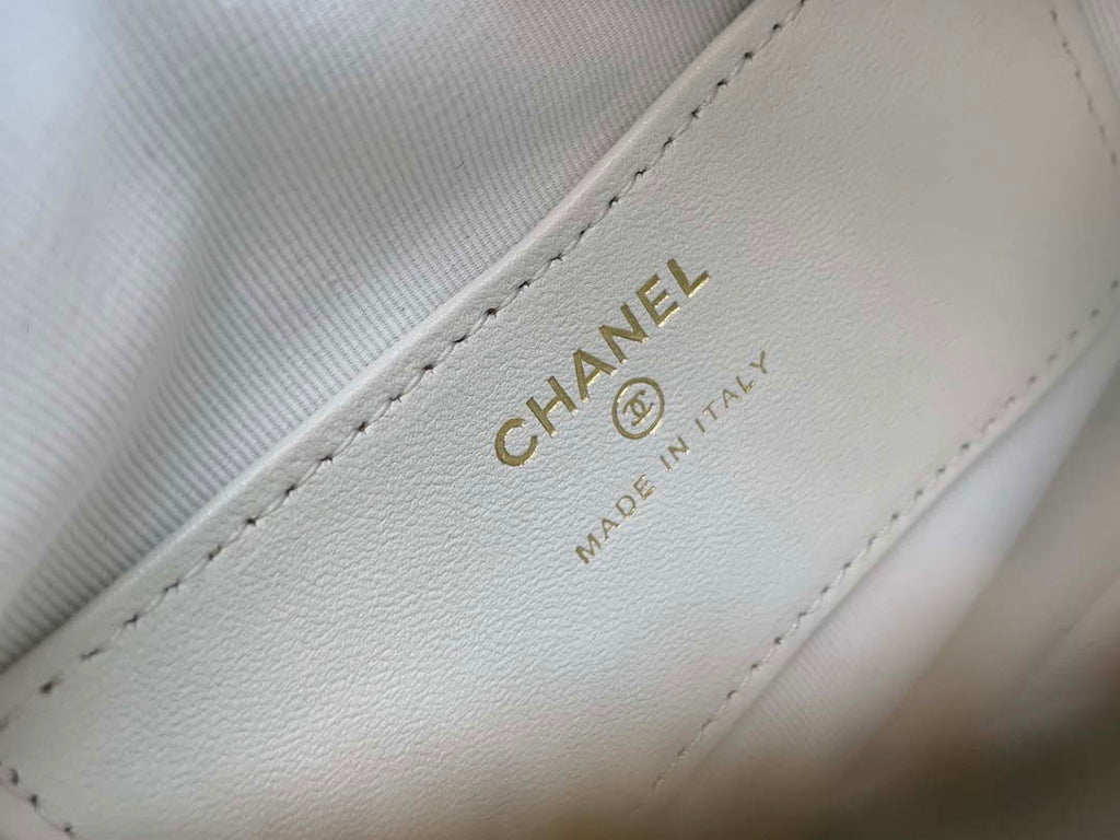 Chanel AP3095 Pouch Lambskin & Gold-Tone Metal White