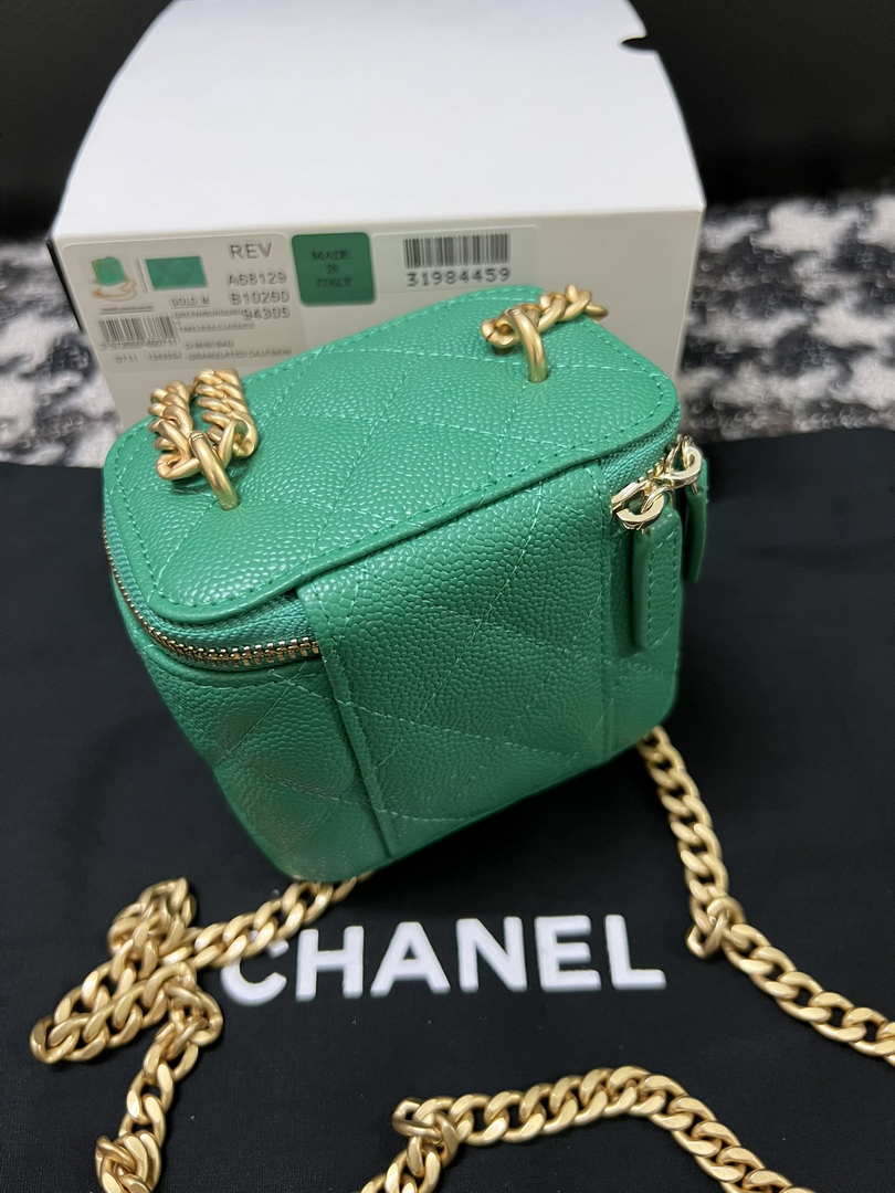Chanel AP3203 Clutch With Chain Grained Calfskin Green