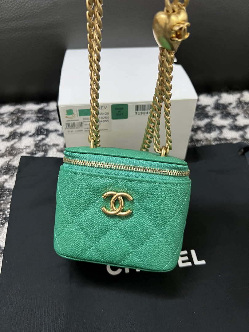 Chanel AP3203 Clutch With Chain Grained Calfskin Green
