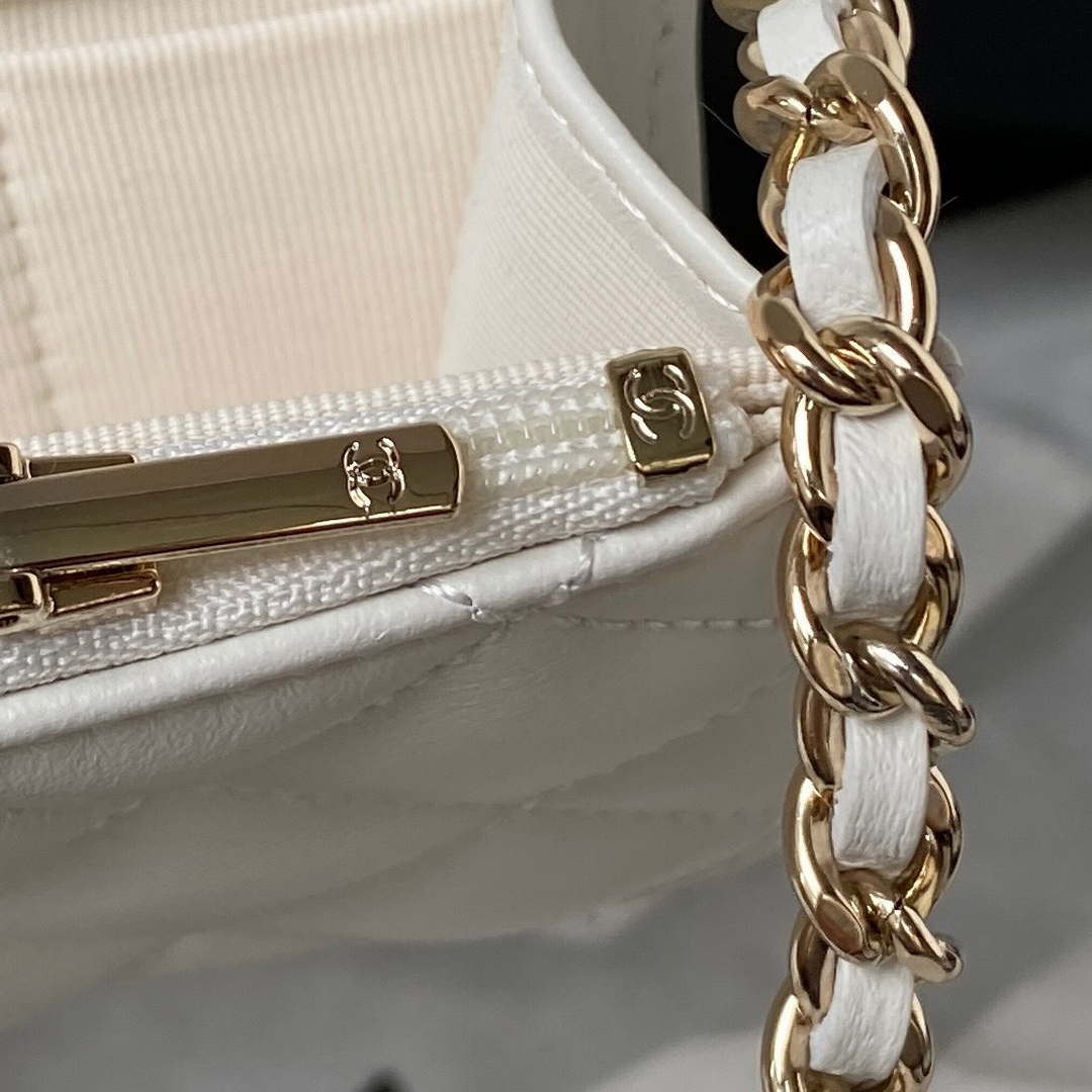 Chanel Phone Holder with Chain CC Lambskin & Gold-Tone Metal AP3226 White