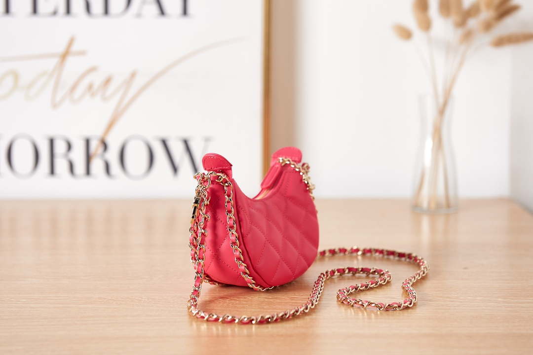Chanel AP3232 Clutch With Chain Lambskin & Shiny Light Gold Metal Red