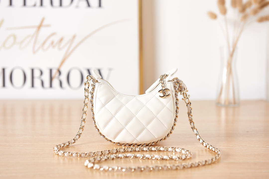 Chanel AP3232 Clutch With Chain Lambskin & Shiny Light Gold Metal White - Default Title - View 1