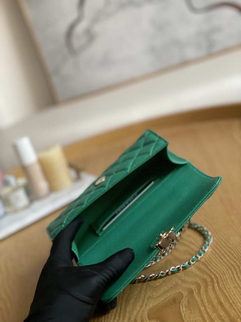 Chanel AP3238 Flap Chain Bag With Handle Green Calfskin Gold - Default Title - View 8
