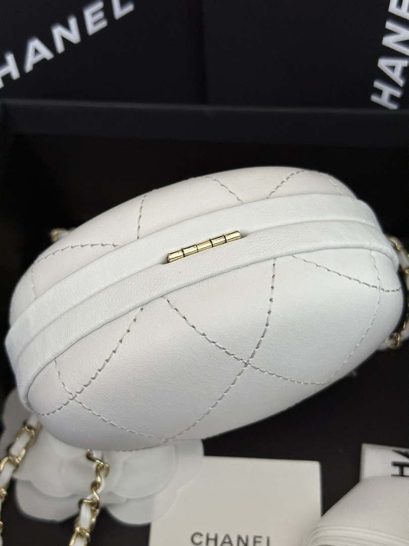 Chanel AP3252 Clutch With Chain Lambskin White