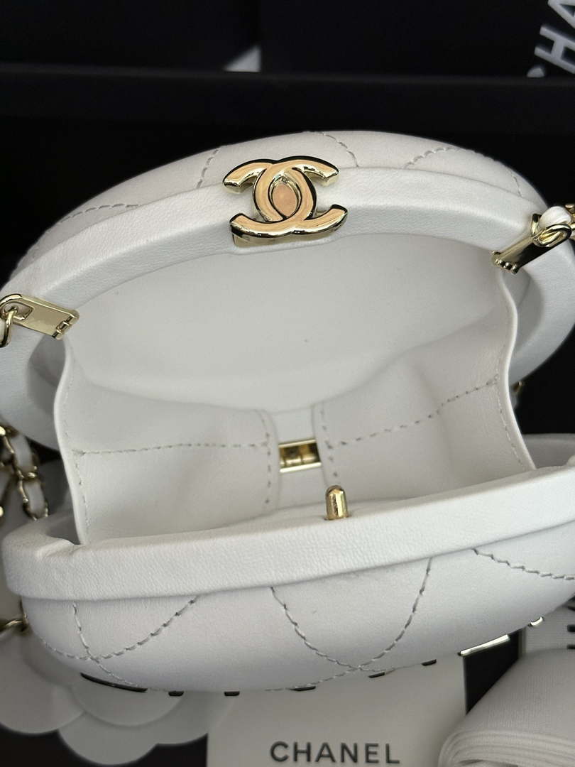 Chanel AP3252 Clutch With Chain Lambskin White