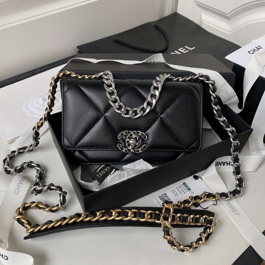 Chanel AP3267 19 Wallet on Chain Woc Shiny Lambskin Black - Silver - View 1