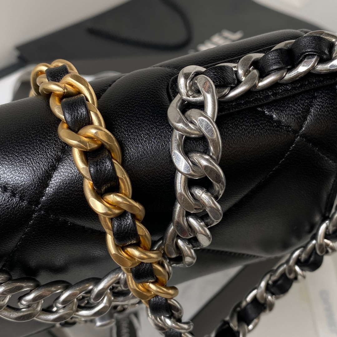 Chanel AP3267 19 Wallet on Chain Woc Shiny Lambskin Black - Silver - View 4