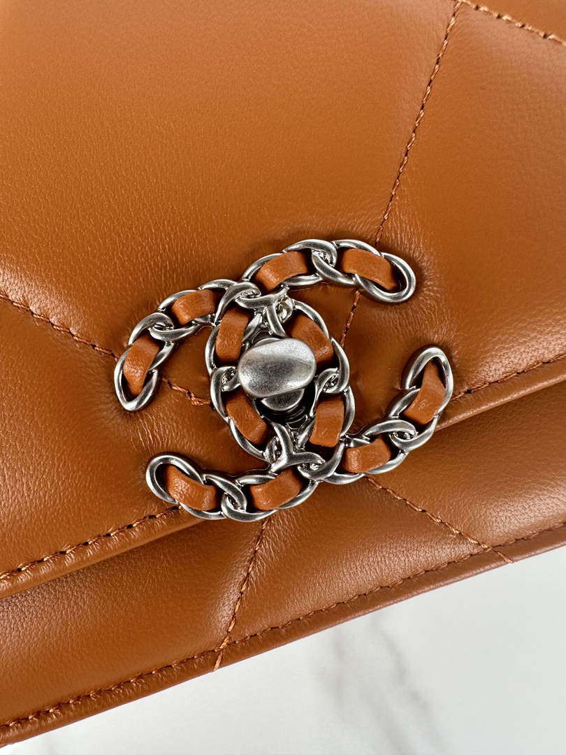 Chanel AP3267 19 Wallet on Chain Woc Shiny Lambskin Brown - Silver - View 4