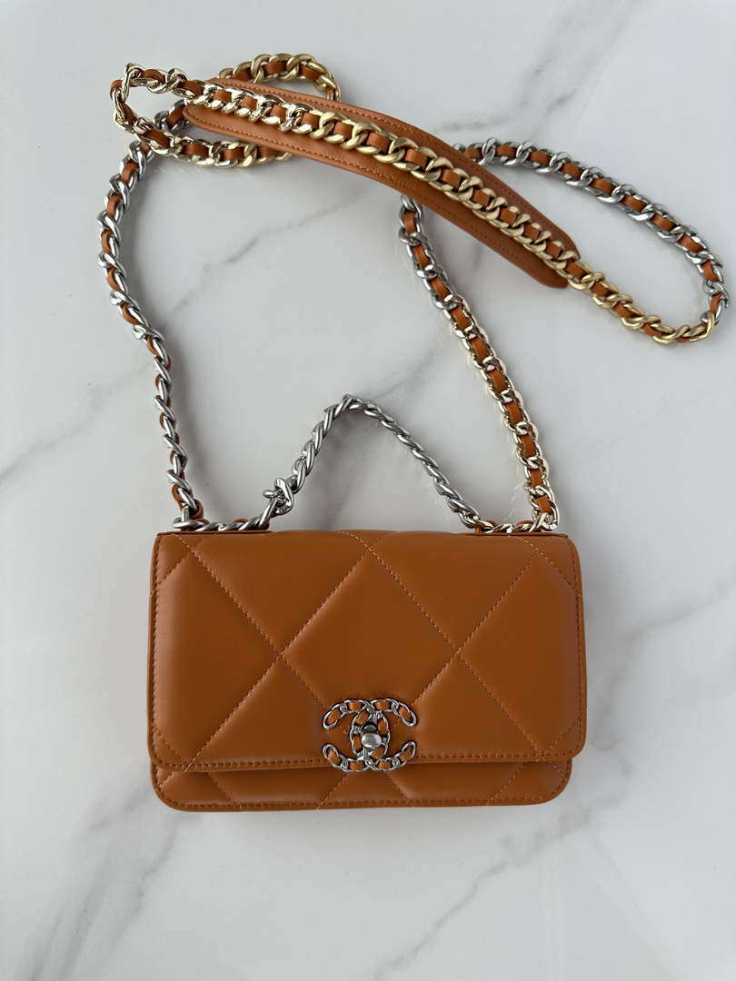 Chanel AP3267 19 Wallet on Chain Woc Shiny Lambskin Brown - Silver - View 6