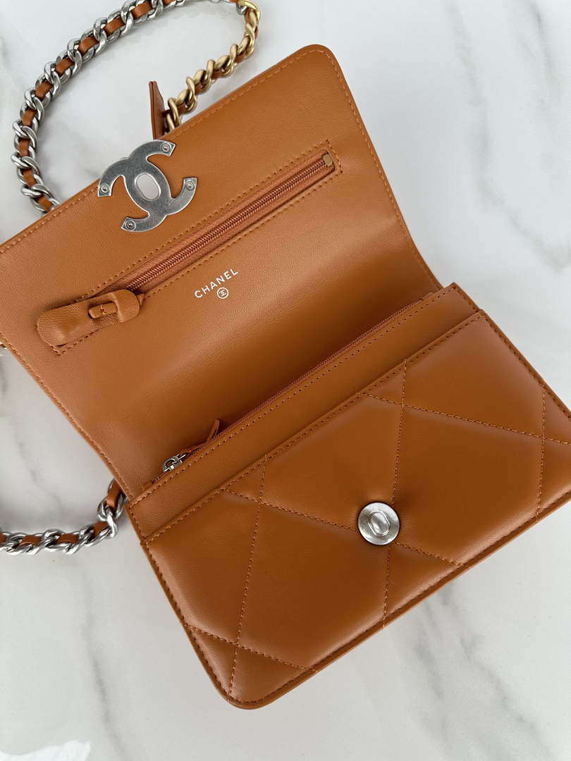 Chanel AP3267 19 Wallet on Chain Woc Shiny Lambskin Brown - Silver - View 7