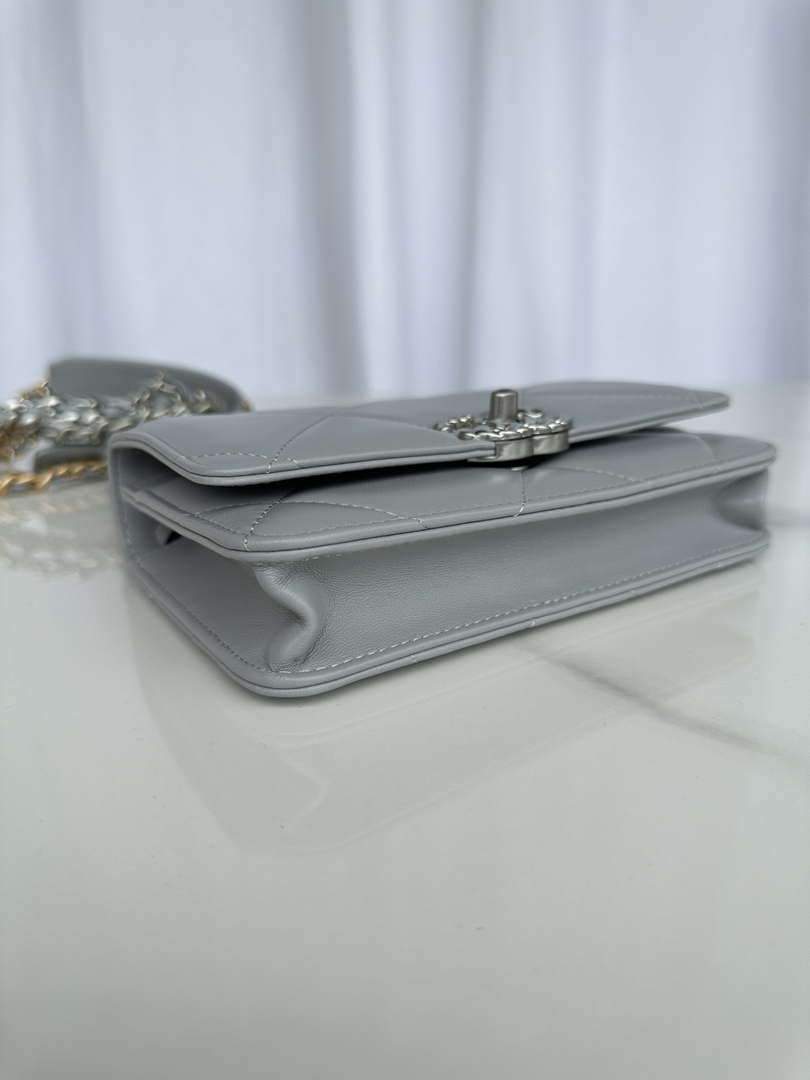 Chanel AP3267 19 Wallet on Chain Woc Shiny Lambskin Gray