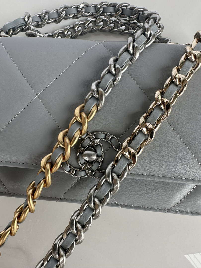 Chanel AP3267 19 Wallet on Chain Woc Shiny Lambskin Gray - Silver - View 4
