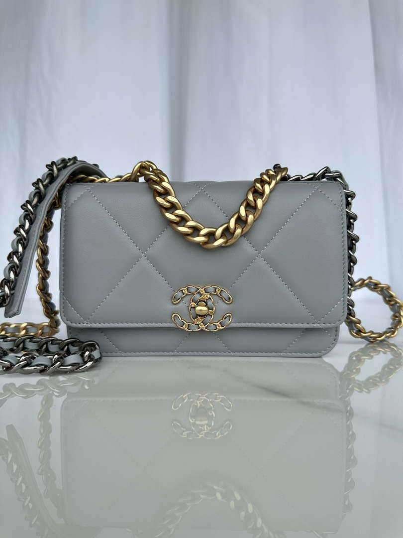 Chanel AP3267 19 Wallet on Chain Woc Shiny Lambskin Gray - Silver - View 11