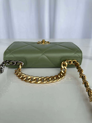 Chanel AP3267 19 Wallet on Chain Woc Shiny Lambskin Green - Silver - View 2