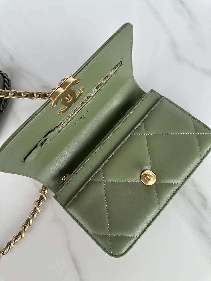Chanel AP3267 19 Wallet on Chain Woc Shiny Lambskin Green