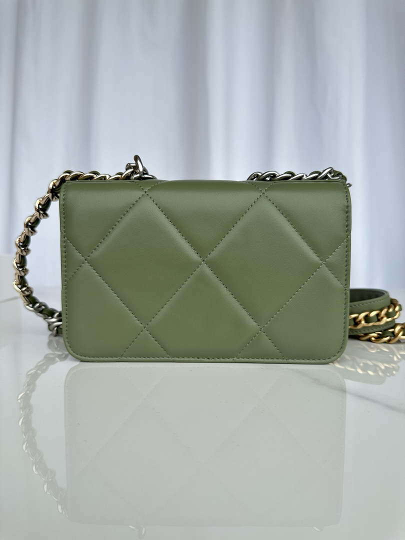 Chanel AP3267 19 Wallet on Chain Woc Shiny Lambskin Green - Silver - View 11