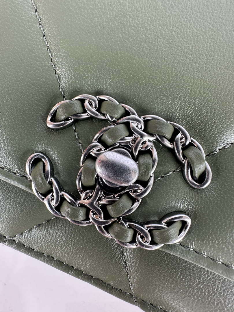 Chanel AP3267 19 Wallet on Chain Woc Shiny Lambskin Green