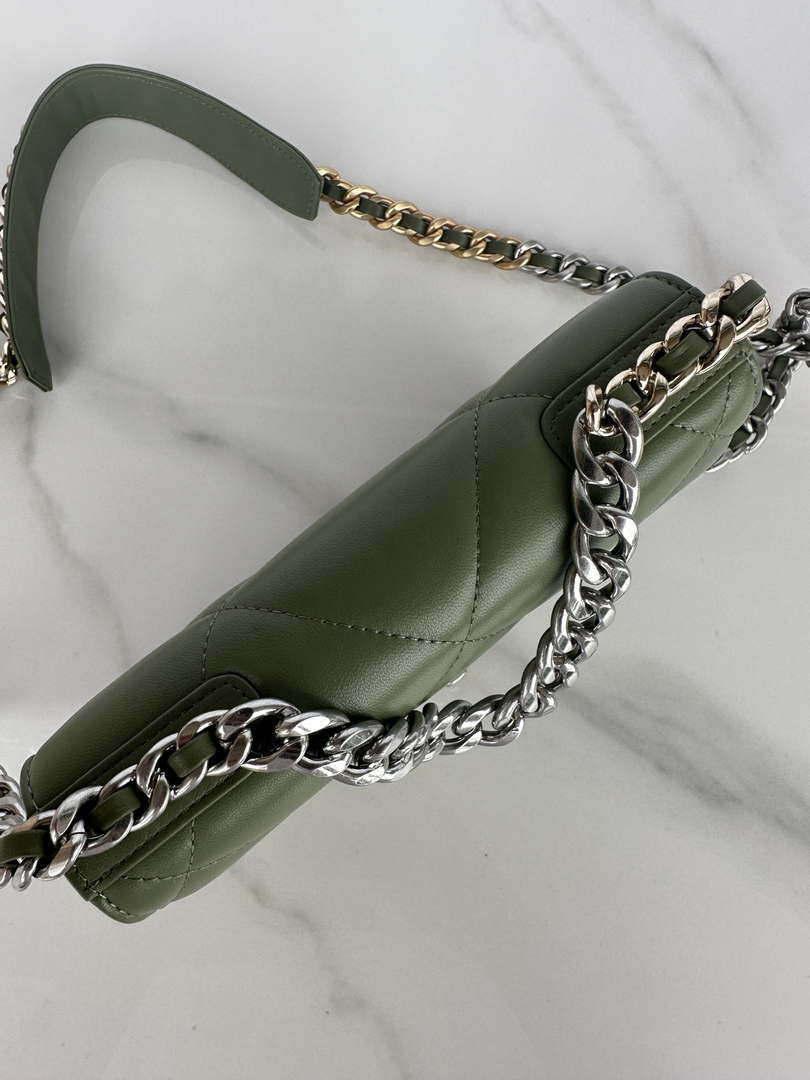 Chanel AP3267 19 Wallet on Chain Woc Shiny Lambskin Green