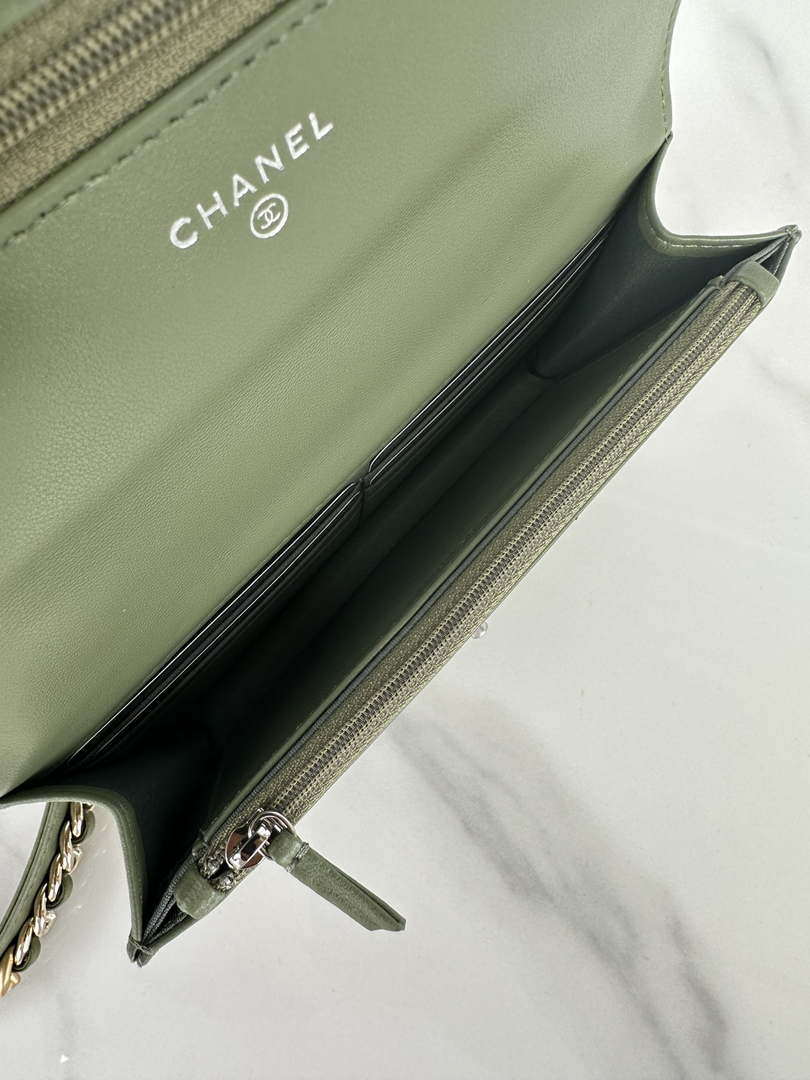 Chanel AP3267 19 Wallet on Chain Woc Shiny Lambskin Green
