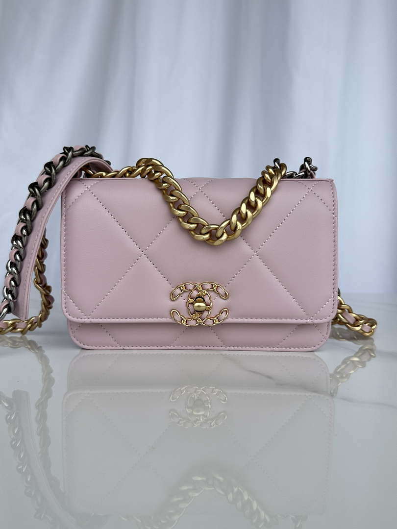 Chanel AP3267 19 Wallet on Chain Woc Shiny Lambskin Pink - Silver - View 1