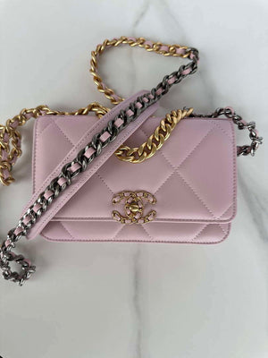 Chanel AP3267 19 Wallet on Chain Woc Shiny Lambskin Pink - Silver - View 4