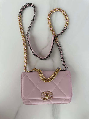 Chanel AP3267 19 Wallet on Chain Woc Shiny Lambskin Pink - Silver - View 5