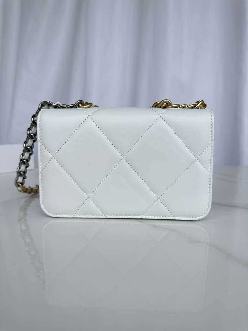 Chanel AP3267 19 Wallet on Chain Woc Shiny Lambskin White