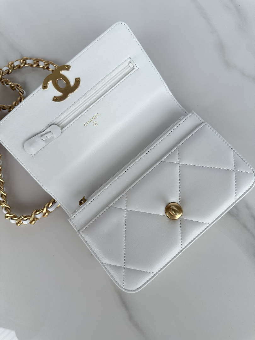 Chanel AP3267 19 Wallet on Chain Woc Shiny Lambskin White
