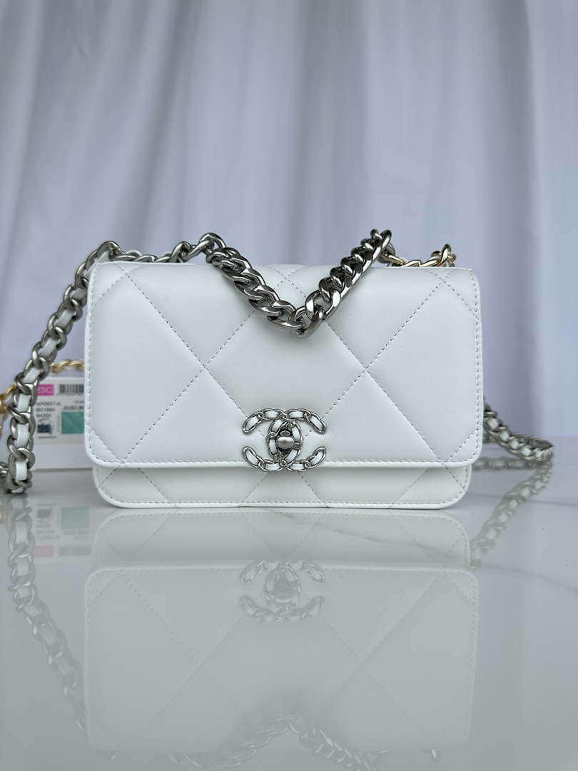 Chanel AP3267 19 Wallet on Chain Woc Shiny Lambskin White - Silver - View 10