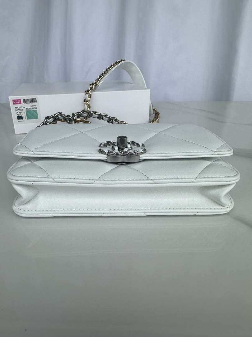 Chanel AP3267 19 Wallet on Chain Woc Shiny Lambskin White