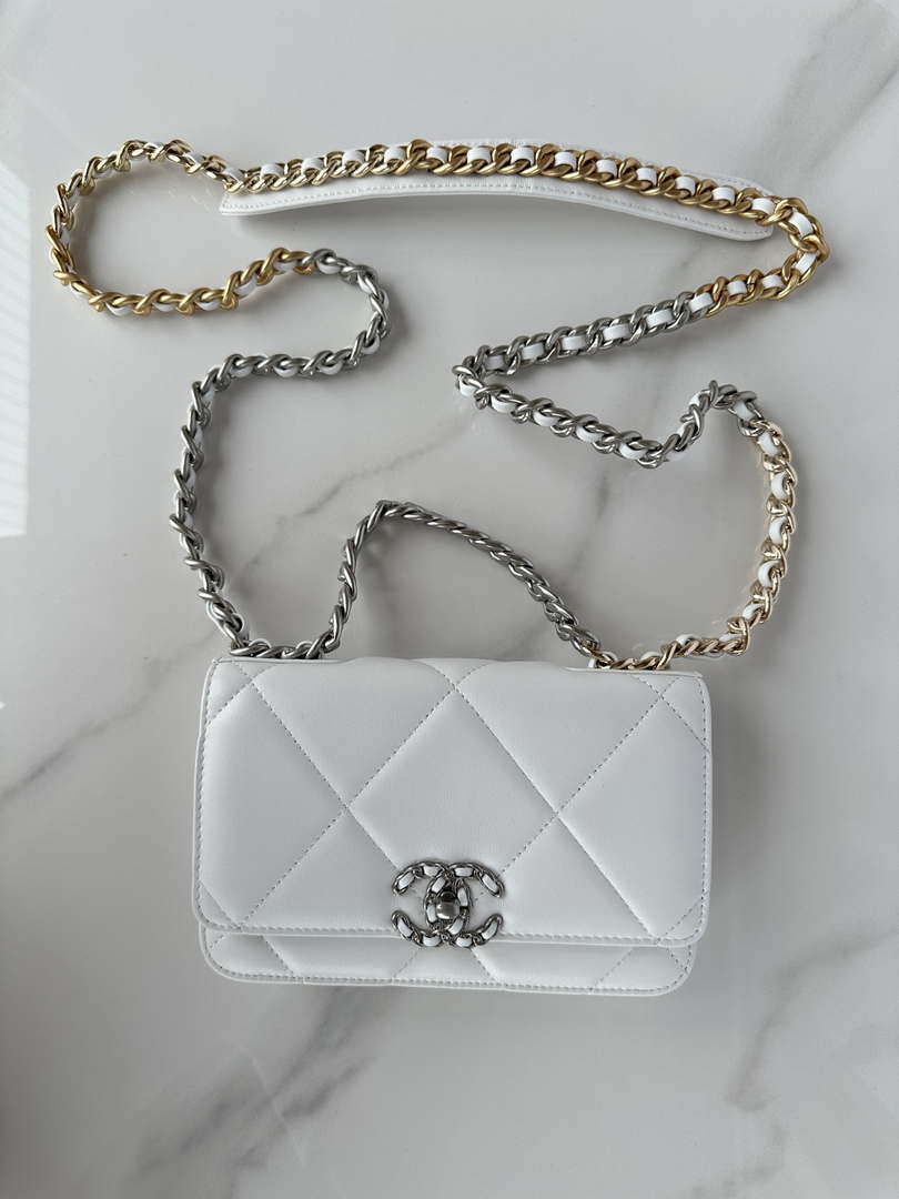 Chanel AP3267 19 Wallet on Chain Woc Shiny Lambskin White