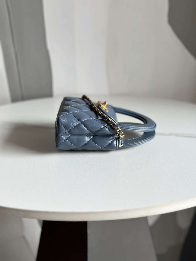 Chanel AP3435 Shiny Aged calfskin & gold-tone metal Navy Blue
