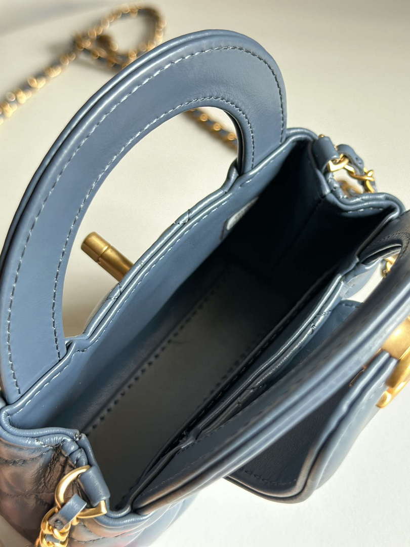 Chanel AP3435 Shiny Aged calfskin & gold-tone metal Navy Blue