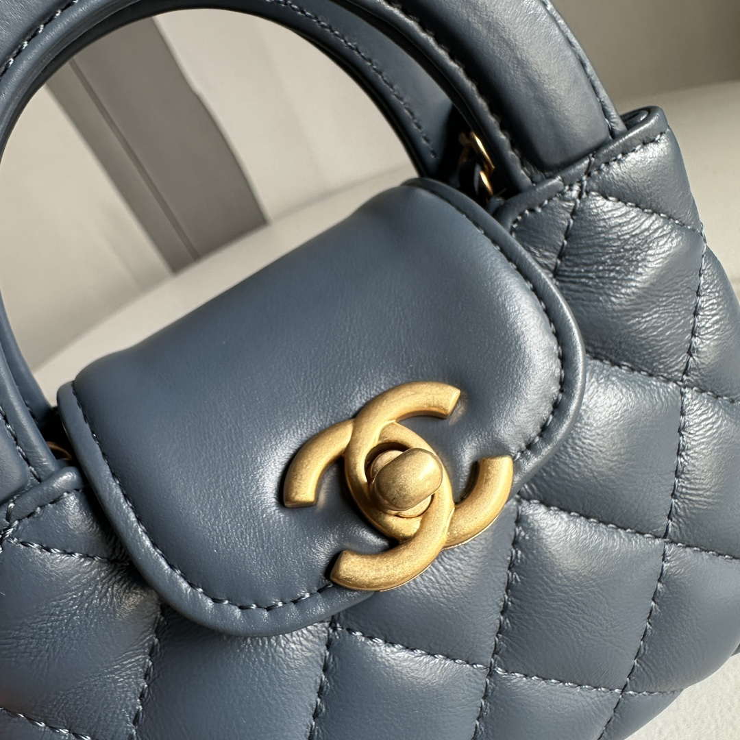Chanel AP3435 Shiny Aged calfskin & gold-tone metal Navy Blue