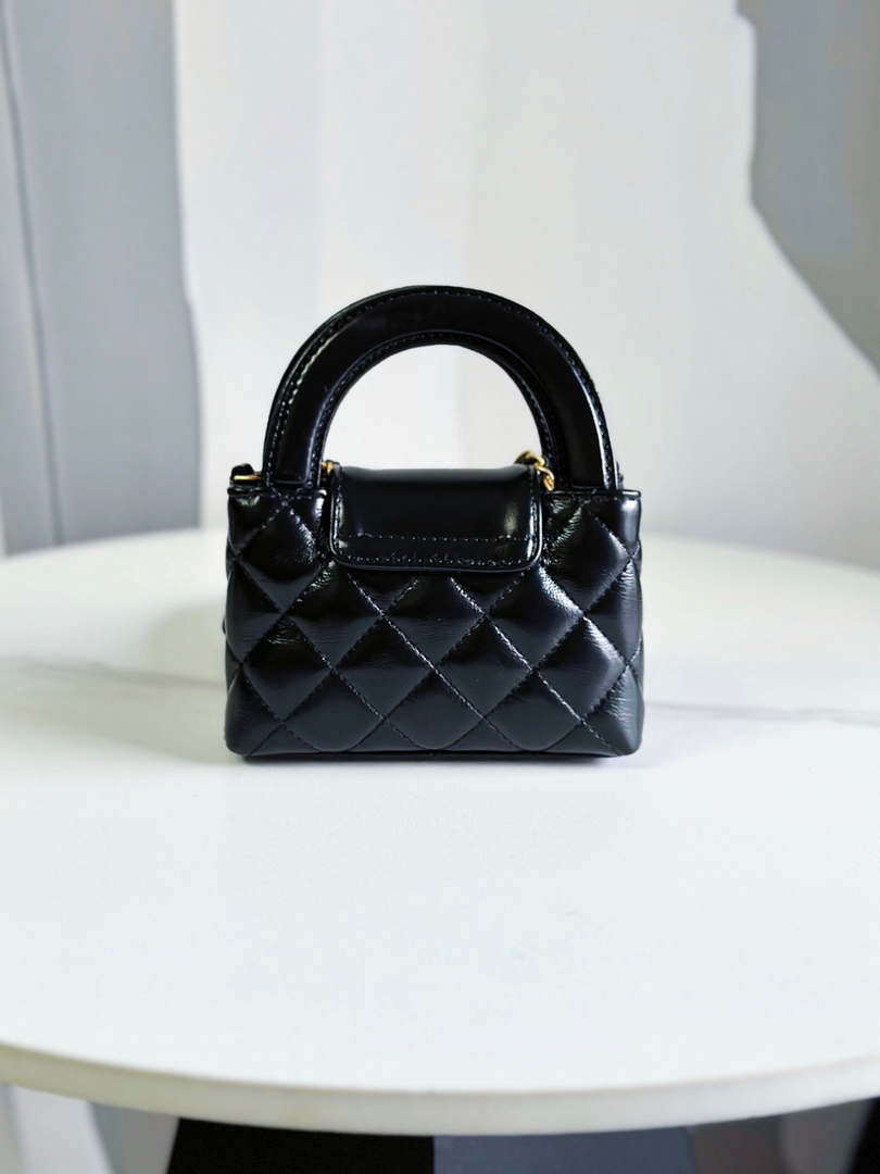 Chanel AP3435 Shiny aged calfskin & gold-tone metal Black