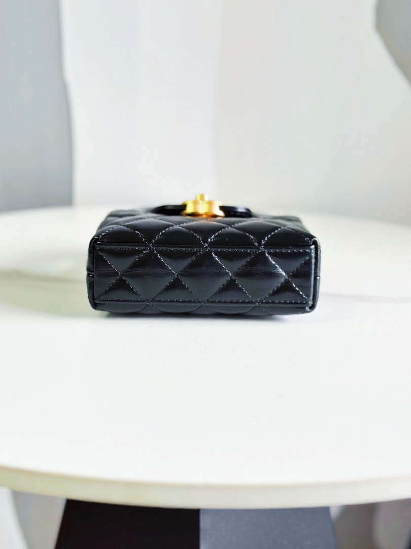 Chanel AP3435 Shiny aged calfskin & gold-tone metal Black - Default Title - View 3