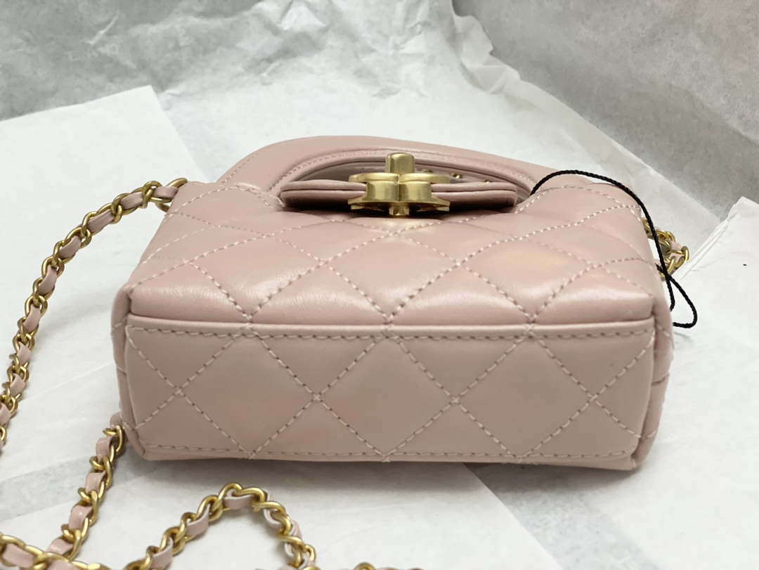 Chanel AP3435 Shiny aged calfskin & gold-tone metal Pink