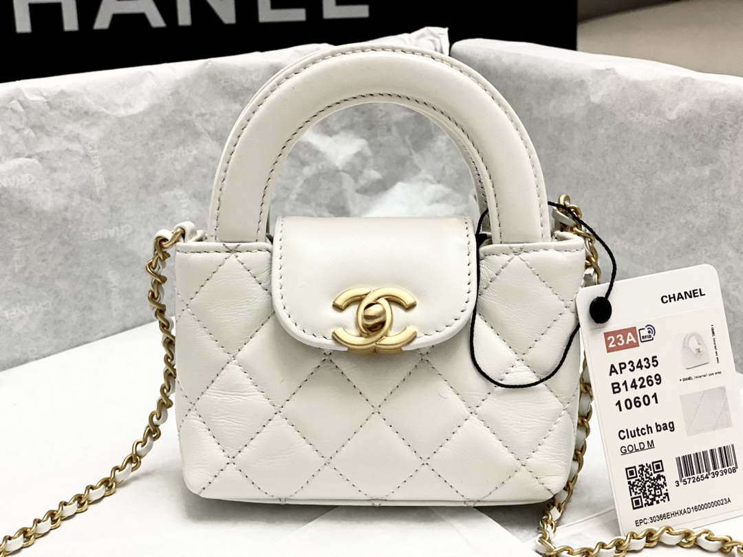 Chanel AP3435 Shiny aged calfskin & gold-tone metal White