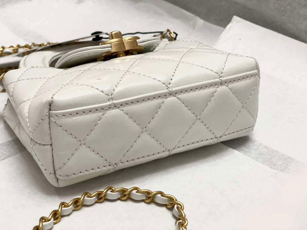 Chanel AP3435 Shiny aged calfskin & gold-tone metal White