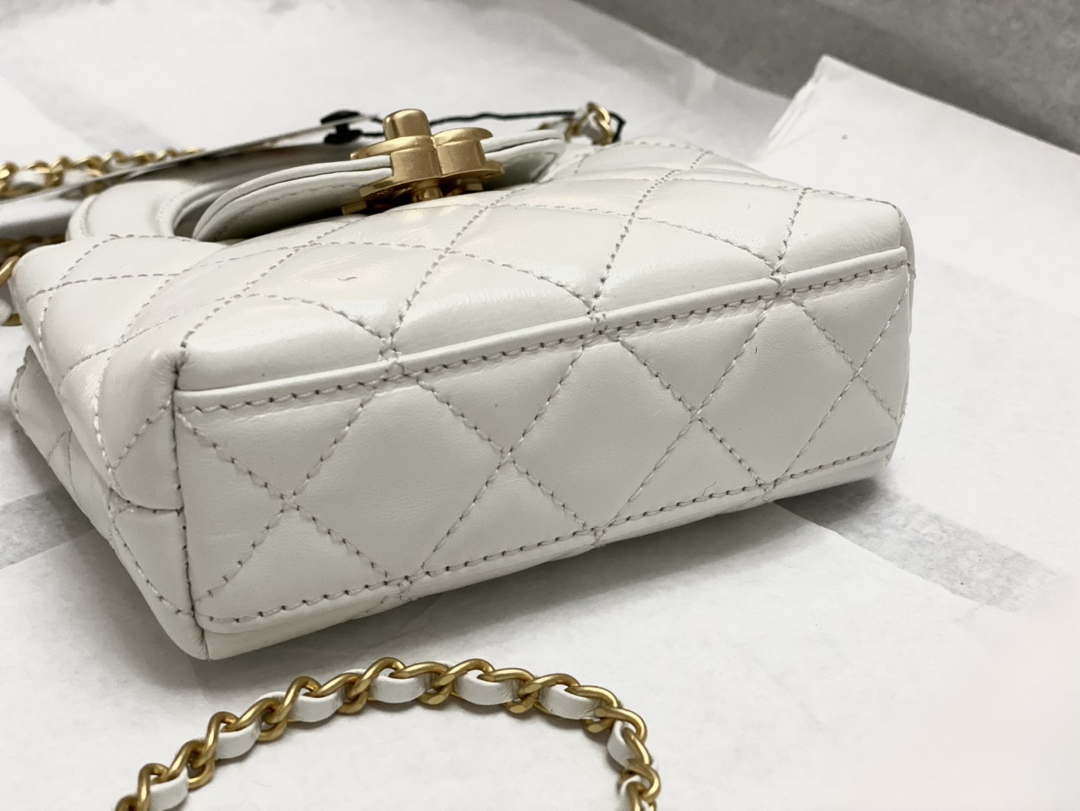 Chanel AP3435 Shiny aged calfskin & gold-tone metal White - Default Title - View 5