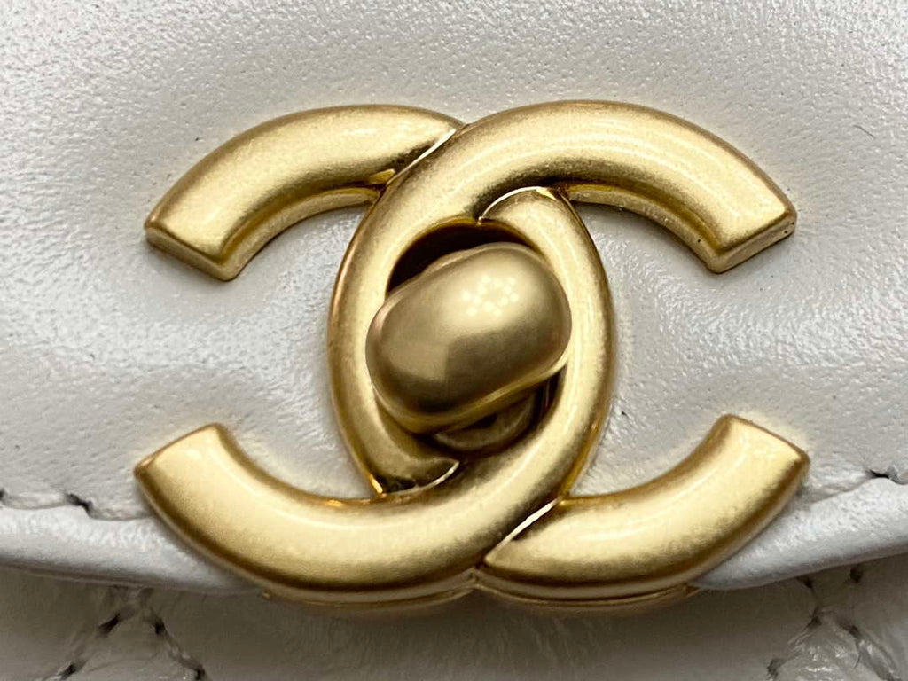 Chanel AP3435 Shiny aged calfskin & gold-tone metal White